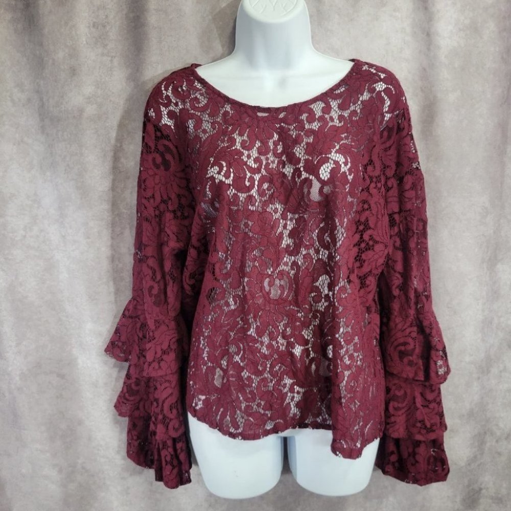 Solitaire Women's Lace Ruffle Sleeve Top size Large